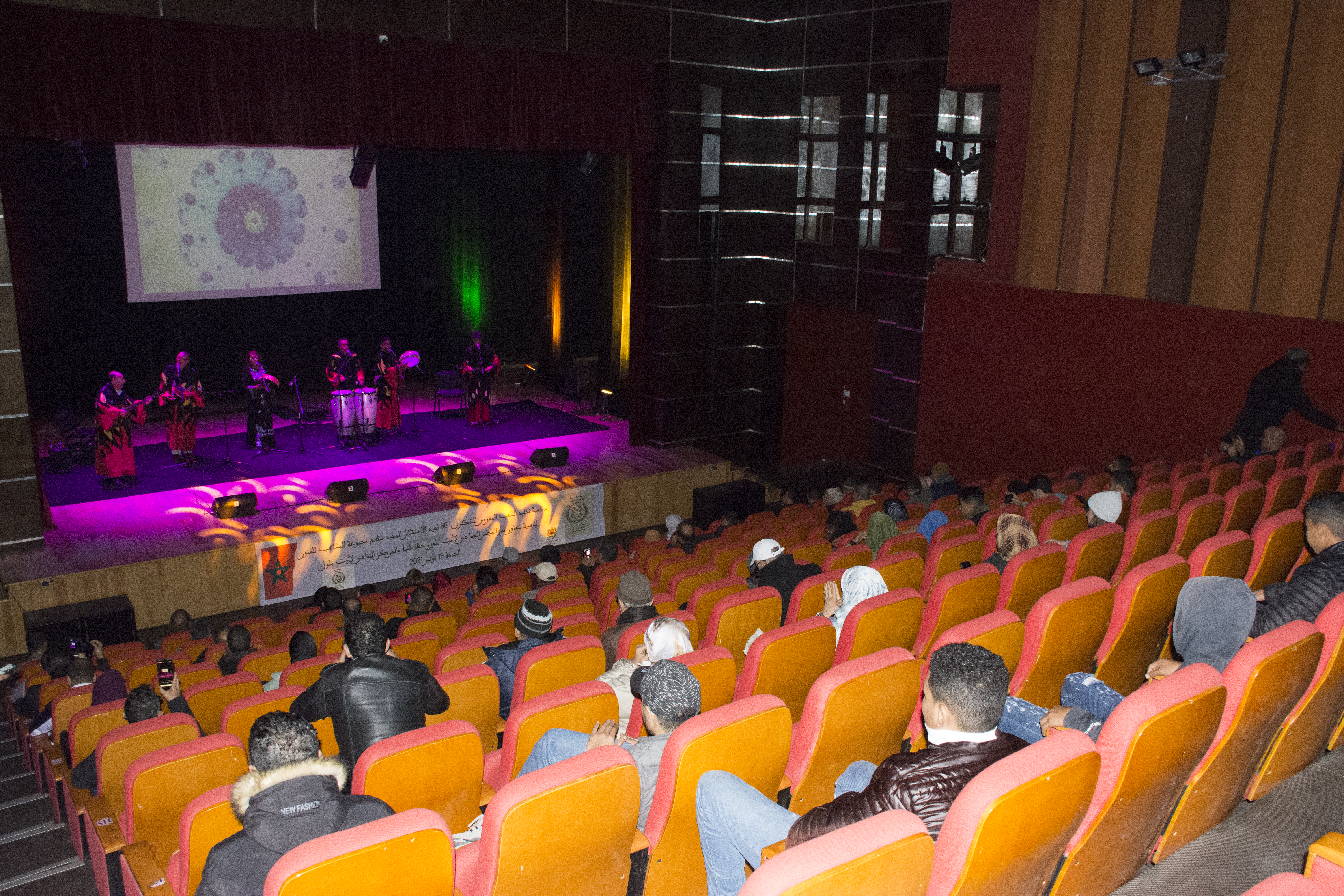 المشاهب للفنون الشعبية تحيي ليلة فنية بالمركز الثقافي لأيت ملول بمناسبة الذكرى 66 لعيد الإستقلال