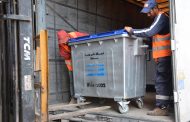 جماعة ايت ملول تباشر توزيع الحاويات الجديدة في إطار برنامجها لتأهيل معدّات وآليات النظافة بالمدينة.