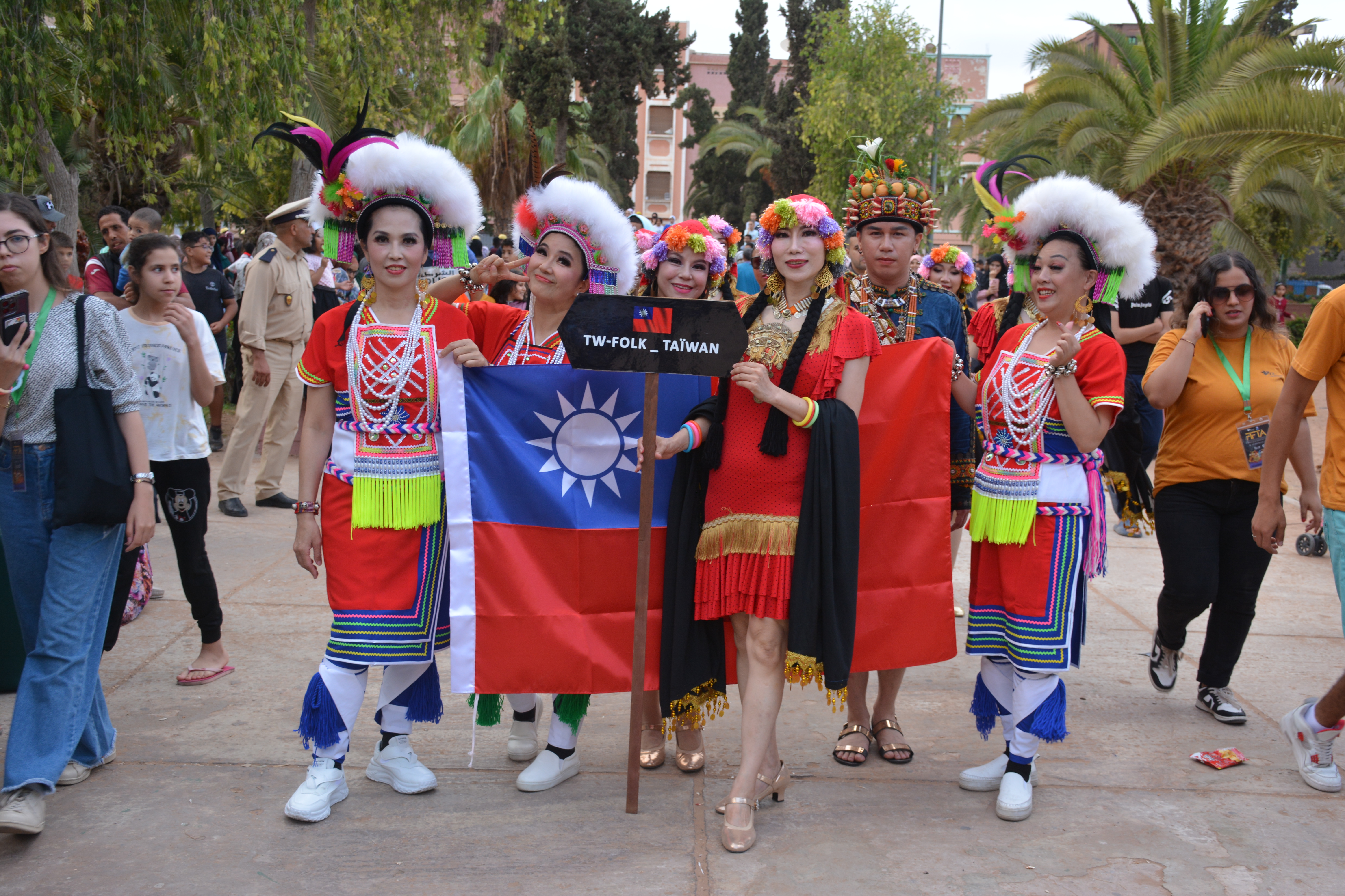مسيرة للفرق الشعبية المغربية والعالمية بحديقة أكدال بأيت ملول على هامش مهرجان FIFTA